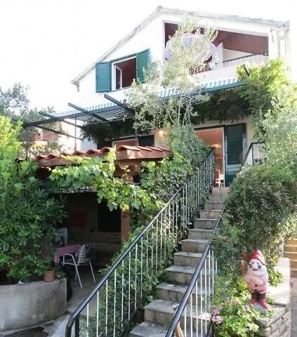 Apartment In Slatine With Sea View, Terrace, Air Conditioning, Wi-Fi