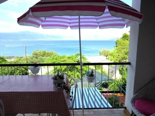 Apartment In Slatine With Sea View, Terrace, Air Conditioning, Wi-Fi