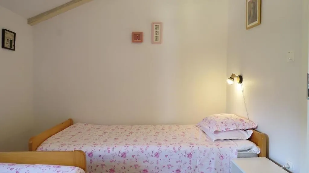 Apartment In Slatine With Sea View, Terrace, Air Conditioning, Wi-Fi