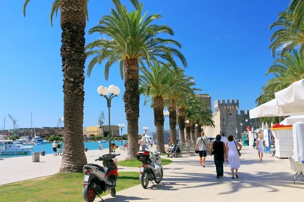 Apartment In Slatine With Sea View, Terrace, Air Conditioning, Wi-Fi 0*,
