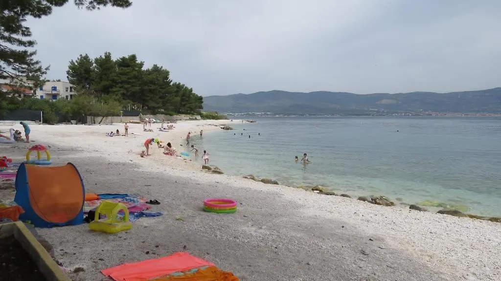 Apartment In Slatine With Sea View, Terrace, Air Conditioning, Wi-Fi